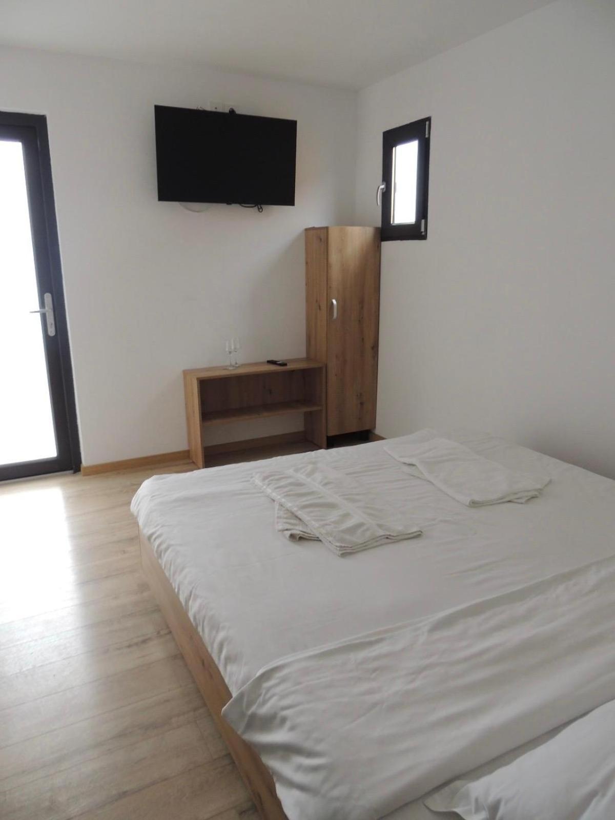 Complex Popas Pacurari Hotel Iasi Buitenkant foto